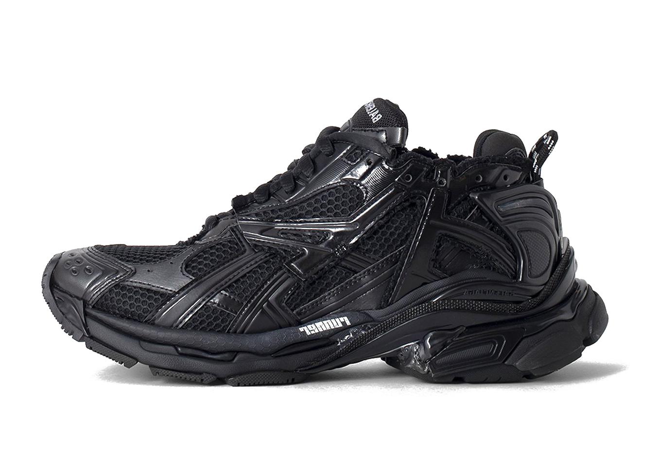triple black balenciaga runners