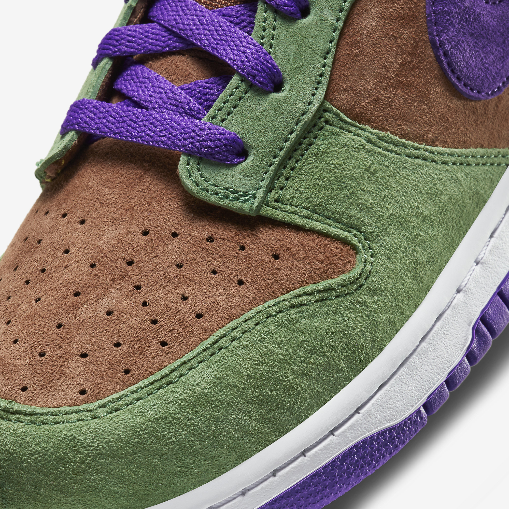 da1594 nike