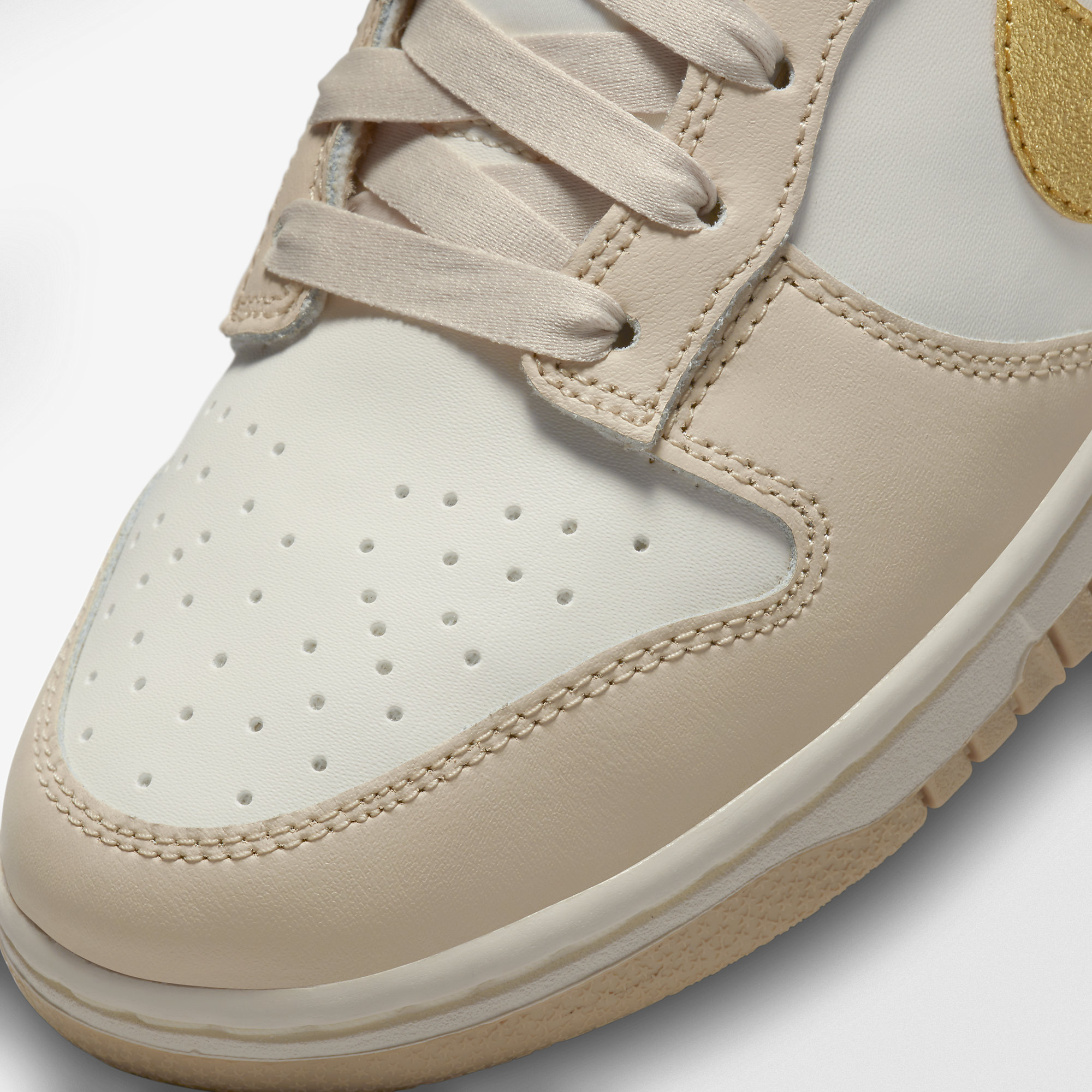 girls black and gold nike