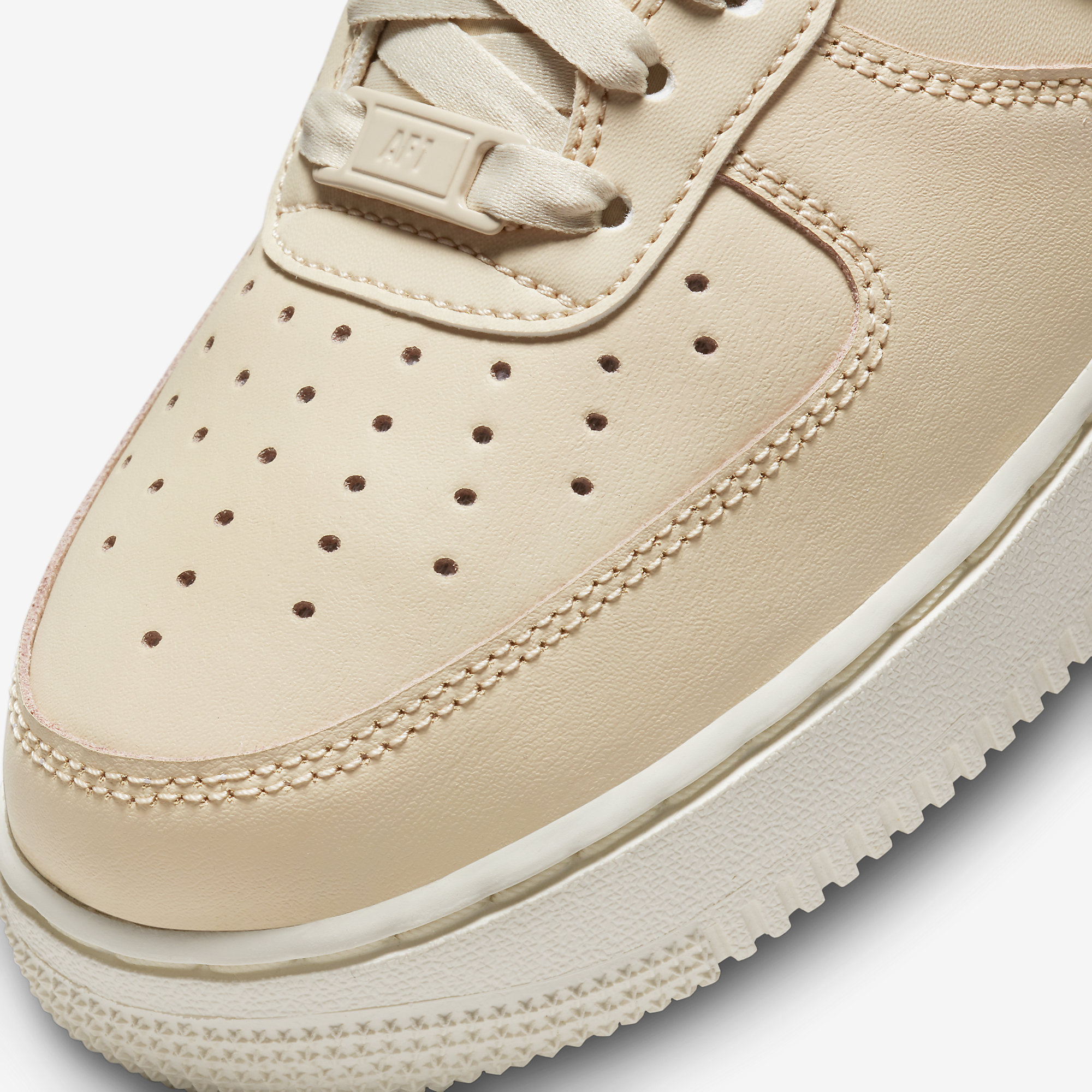 Shoes Sneakers By Nike In Beige, Size: 7