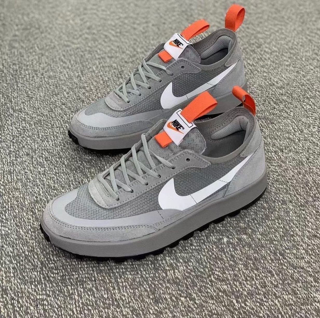 톰 삭스 X 나이키 제너럴 퍼포스 슈 그레이 화이트 오렌지 DA6672100 NIKE 슈프라이즈