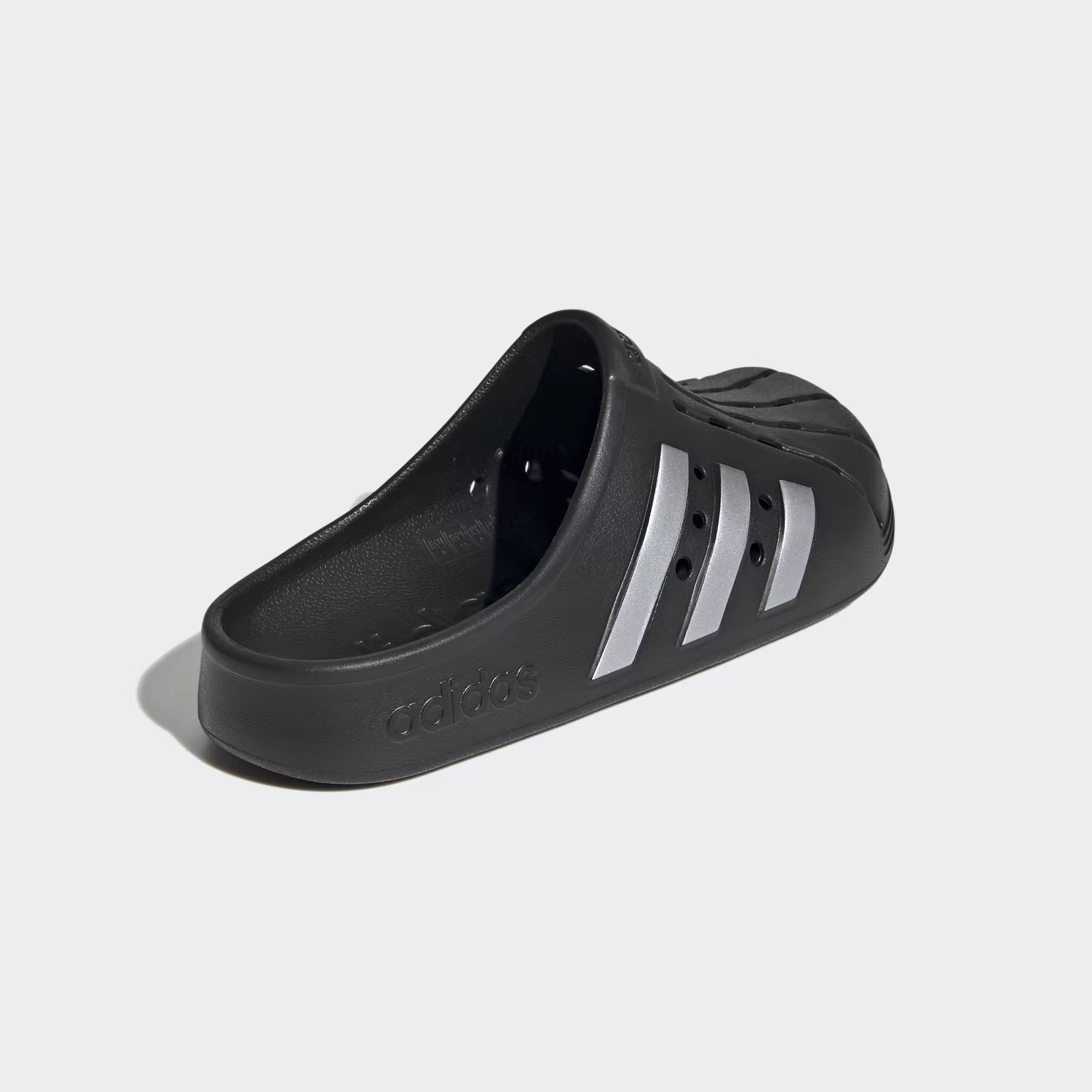 아디다스 아딜렛 클로그 코어 블랙 실버 메탈릭 FY8969 ADIDAS