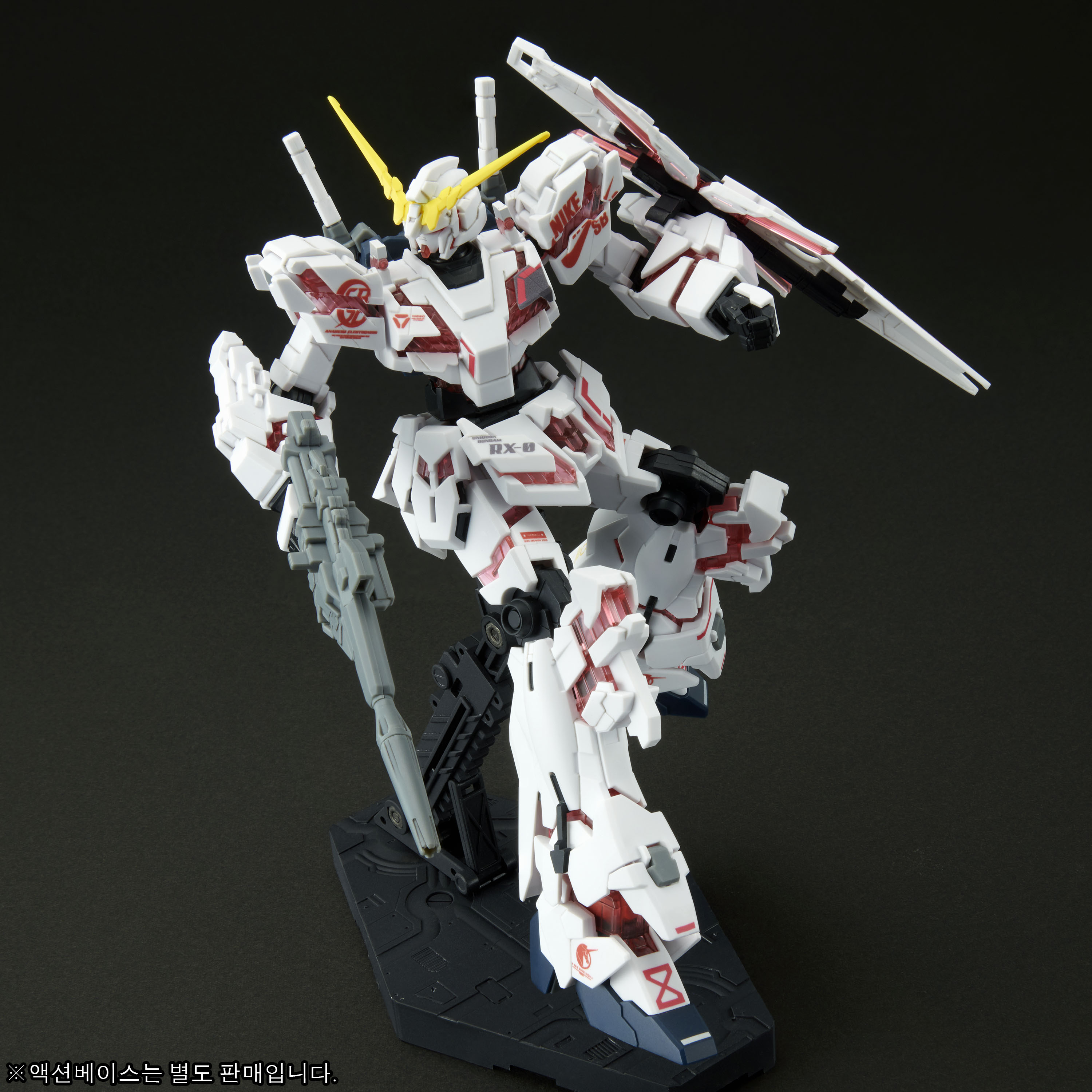 나이키 SB X 유니콘 건담 디스트로이 모드 HG