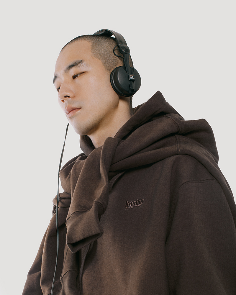 카시나 자체 브랜드 'Kasina Authentic' 첫 번째 컬렉션 공개 - 슈프라이즈 컬처